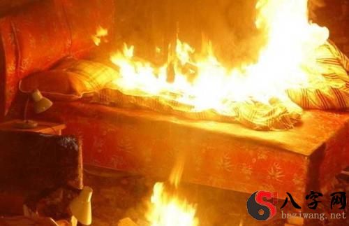 梦见火在水里燃烧