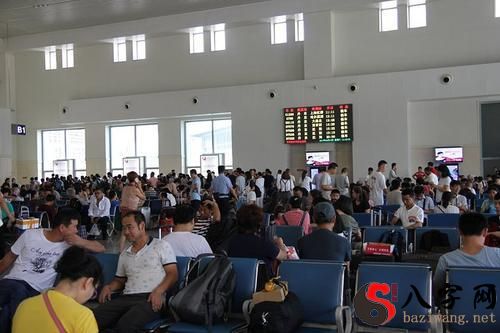 梦见火车站人很多